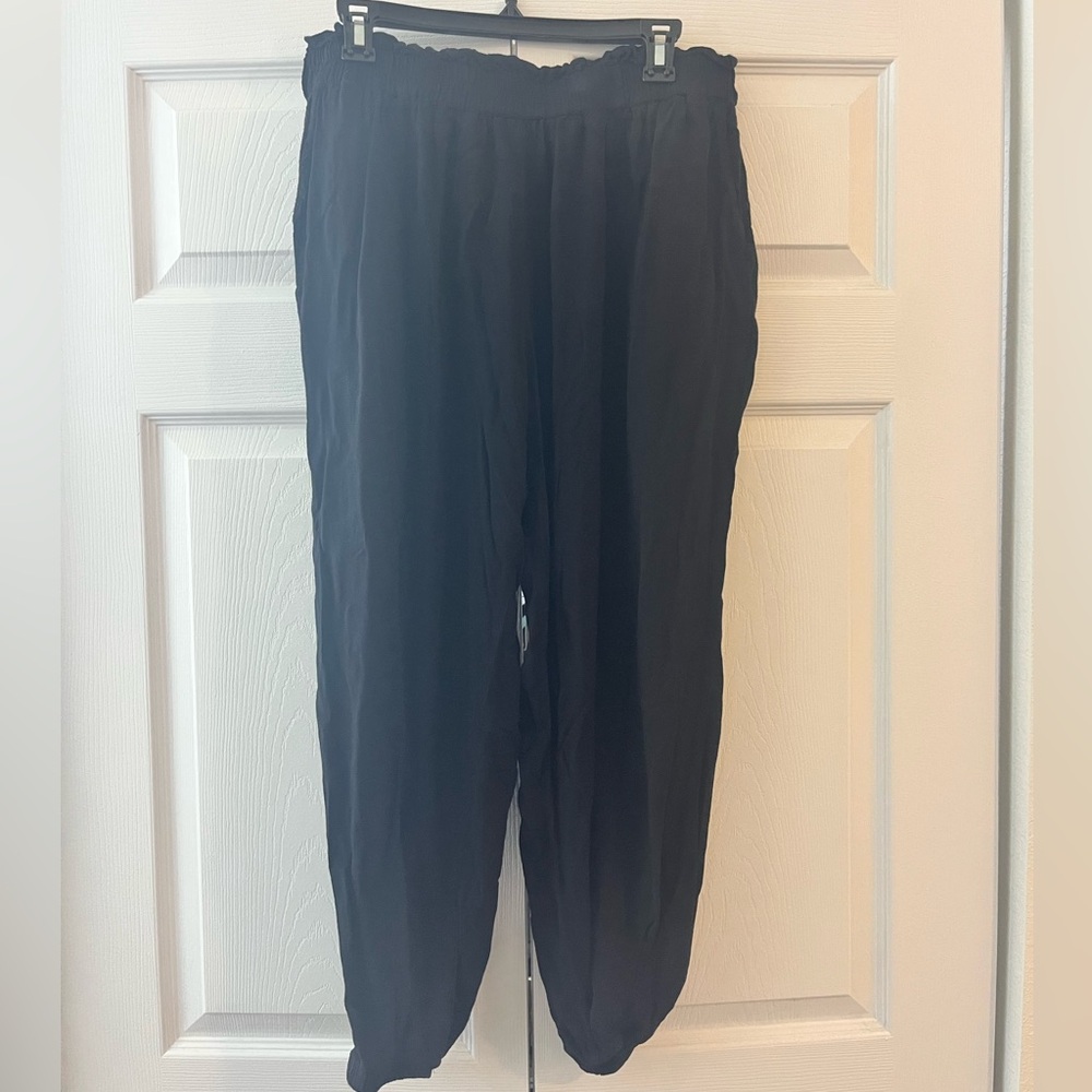 BloomChic Black Elastic-Waist Flowy Jogger Style Pants